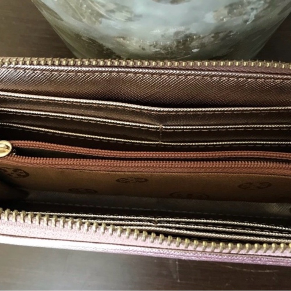 Tory Burch Robinson zip continental wallet in a metallic rose gold W/ Dust bag - Picture 3 of 11